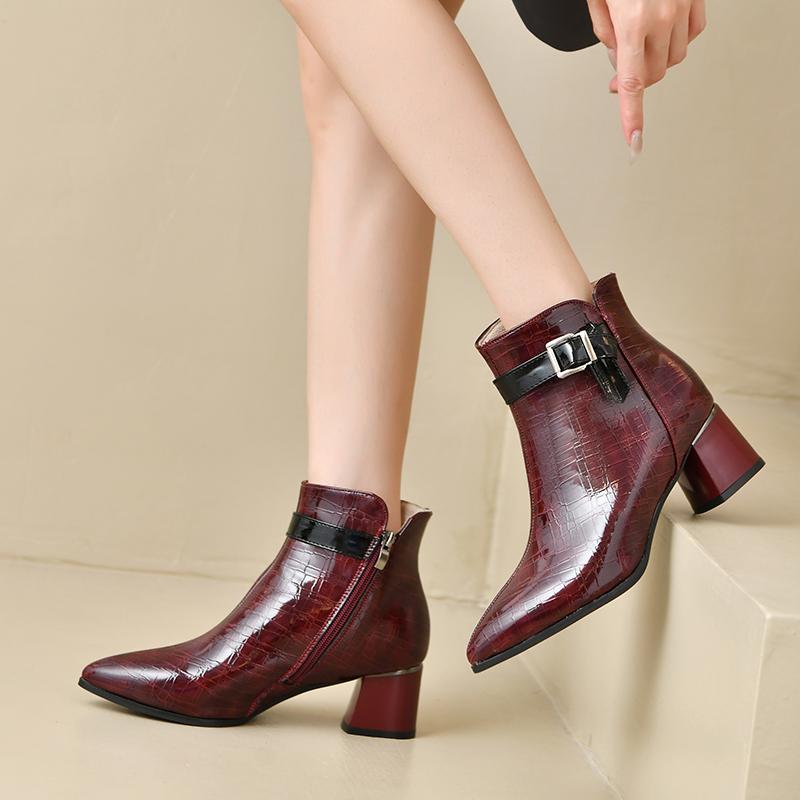 Модные женские ботинки на платформе и высоком каблуке 2024 года, осень-зима, лакированные кожаные ботильоны с острым носком, женская обувь с пряжкой на ремне
