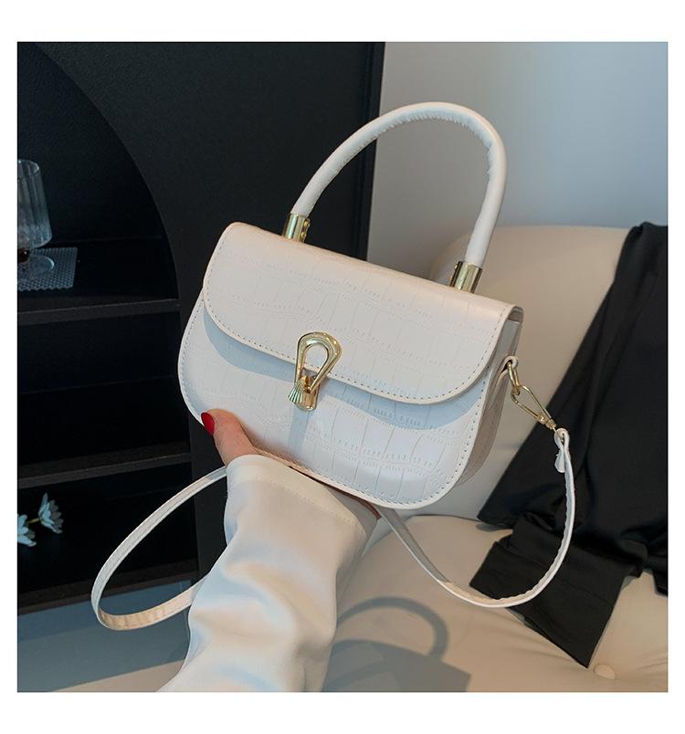 Корейская версия простая и модная.. В этом году популярными сумками являются сумки-мессенджеры и маленькие сумки-мессенджеры 2024 года.