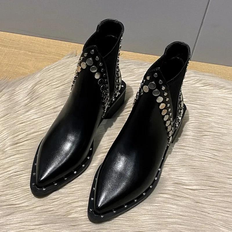 Мода 2024 года, новые женские ботильоны, сексуальные, с острым носком, украшенные заклепками, женские рыцарские сапоги, зимние, теплые и модные, короткие сапоги