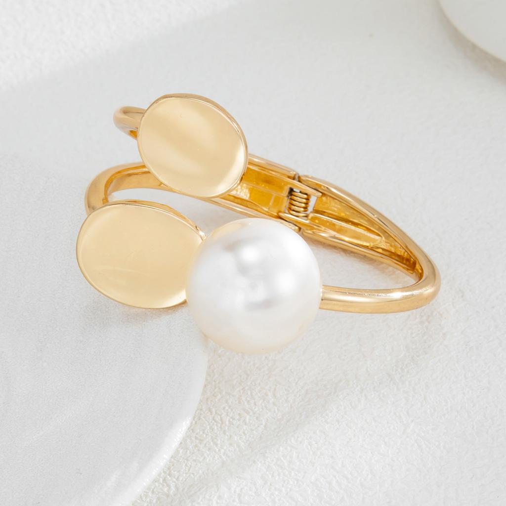 Accessories Fashion Light Luxury Belt Pearl Jewelry Bracelet Irregular Geometric High Sense Women's Bracelet