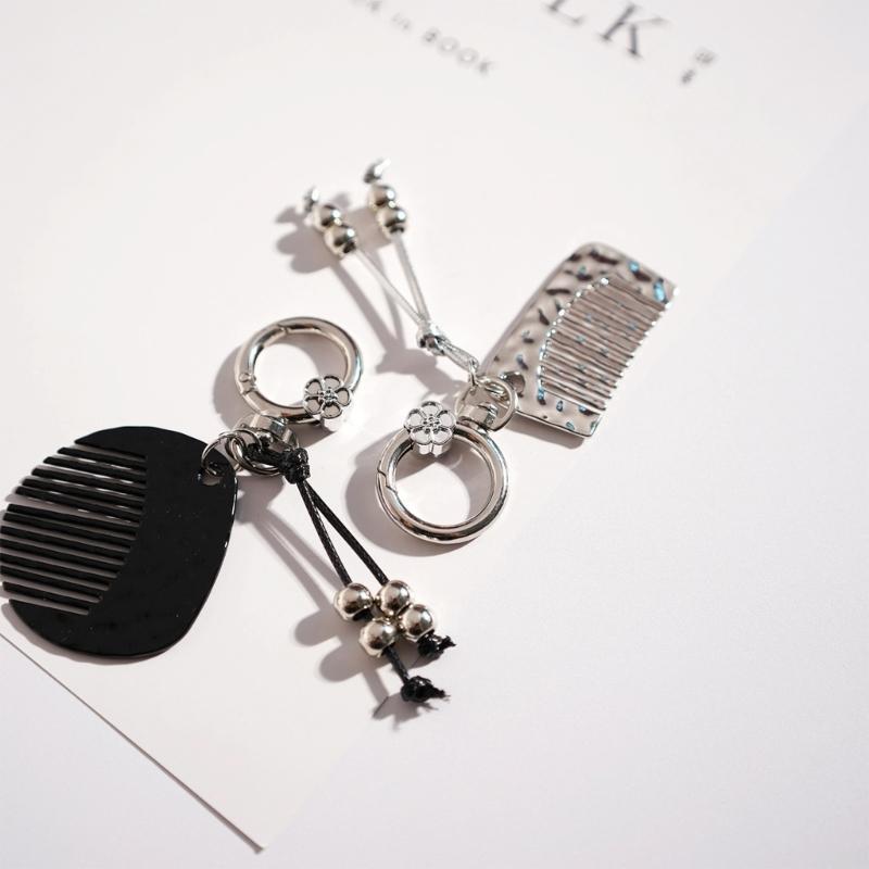 Инновационный брелок-расческа против пушистости Эргономичный дизайн для легкой укладки волос в дороге и стильный аксессуар для ношения
