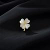 Stylish Cat's Eye Flower Brooch: Four-Leaf Clover V-Neck Anti-Exposure Collar Charm