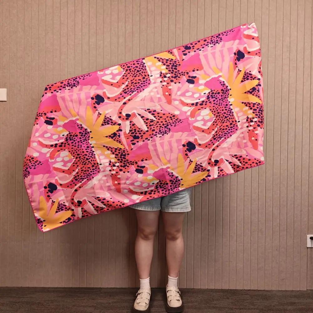 Cheetah Design Beach Towel, Quick Drying Sand Absorbent Microfiber Lightweight for Swimming Camping Yoga Beach Outdoor