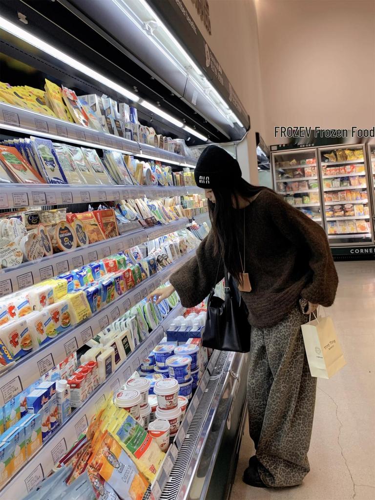 Женский корейский свитер с открытыми плечами и рукавами-фонариками - Мягкий, эластичный трикотаж, свободный крой, стройнящий, больших размеров, коллекция осень/зима