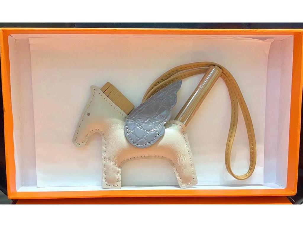 Подвеска для сумки-лошадки из натуральной кожи с отделкой из овчины и крокодила, сшитой вручную