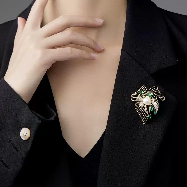 High-End Emerald Hollow Leaf Brooch Women'S High-End Design Sense Luxury Corsage Niche Suit Pin With Jewelry
