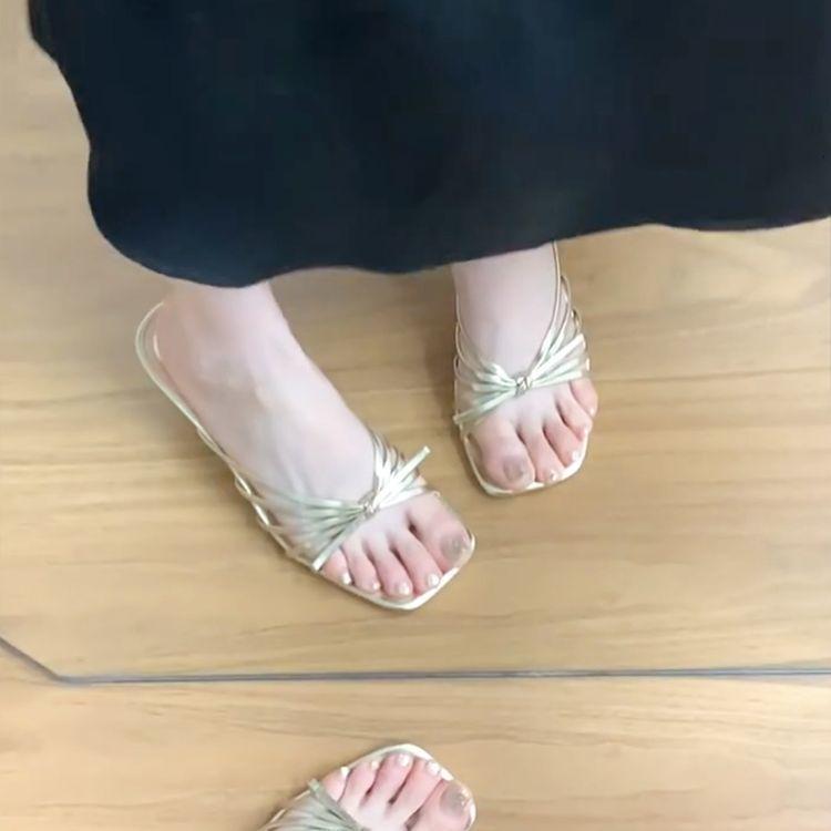 Сексуальный темперамент тонкий каблук открытый носок туфли на высоком каблуке женские 2025 новые нишевые тонкий ремешок квадратный носок бант мягкая подошва сандалии