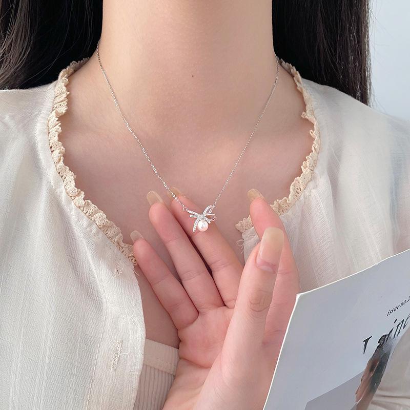 Милое жемчужное ожерелье-бантик для женщин, легкая роскошь и ощущение высокого класса, небольшое украшение на цепочку для воротника