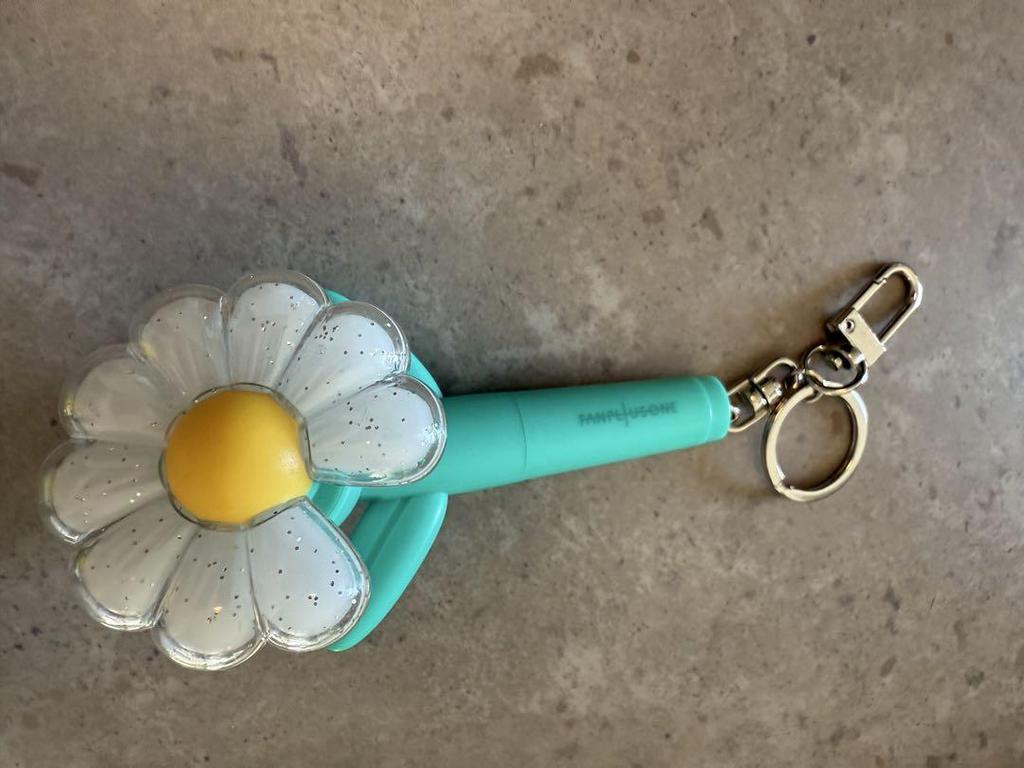 [USED] GDRAGON BIGBANG Flower Keychain Mint Green