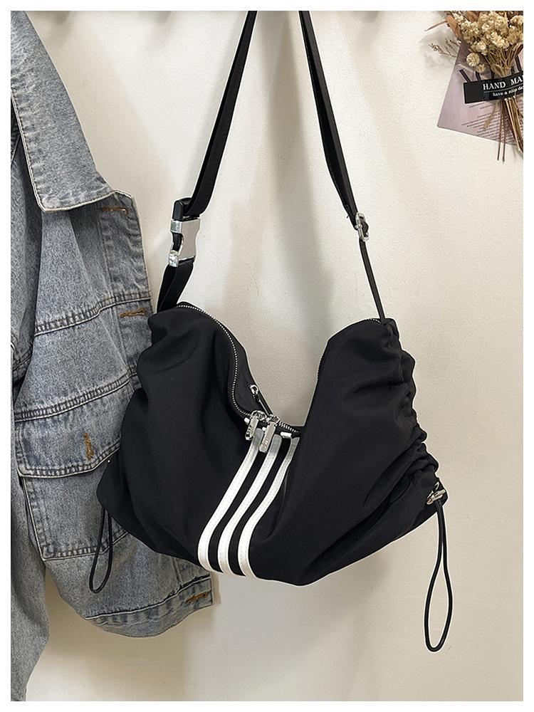 Женская полосатая сумка кроссбоди большой вместимости - Легкий, универсальный спортивный рюкзак на плечо