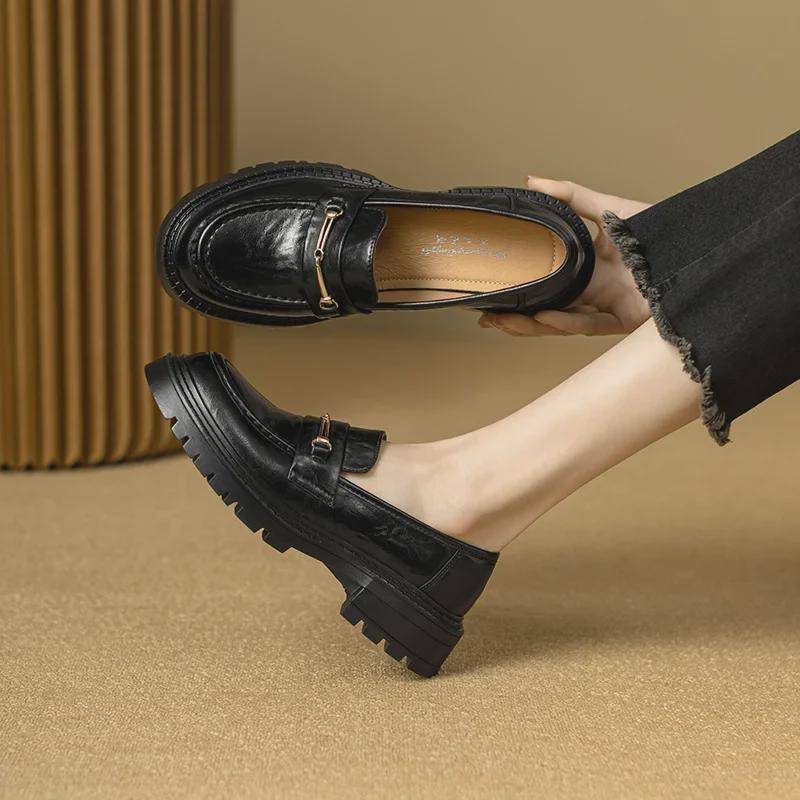 Женские мокасины из натуральной кожи с круглым носком и толстой подошвой — ретро-британский стиль для весны и осени 2024 г.