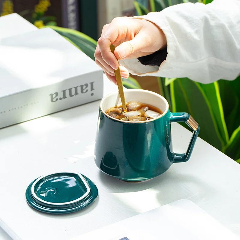 1 шт. Керамическая кружка в европейском стиле, легкая роскошная кофейная чашка с золотой росписью, с крышкой и ложкой, чашка для воды и молока, праздничные подарки, чашка для пары