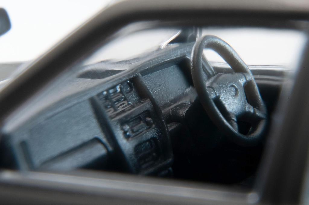 Tomica Limited Vintage Neo 164 LV-N218b Toyota Crown Comfort Taxi Odakyu Kotsu Completed Product