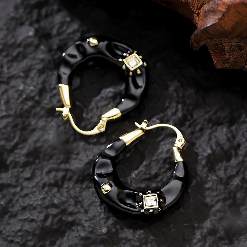 Stylish and simple old money style enamel drip glaze geometric circle ear buckle light luxury high-end earrings personalized fashionable earrings