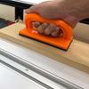 Использовать на фрезерном столе Толкатель безопасности Ручка безопасности Деревообрабатывающий ручной инструмент Толкатель для настольной пилы