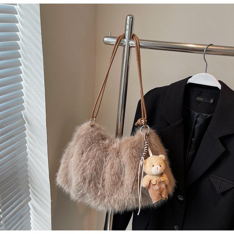 2025 новая модная осенне-зимняя плюшевая сумка, универсальная, большой вместимости, подмышечная женская сумка, корейская версия, нишевая наплечная сумка-мессенджер