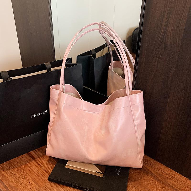 Вместительная сумка подмышку женская новая маленькая свежая сумка на плечо модная дофаминовая сумка-тоут для поездок