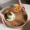 Круглый поднос для подачи из ротанга с ручкой, большая вместимость, прочный настольный органайзер, поднос для закусок, хлеба, напитков, завтрака, свечи