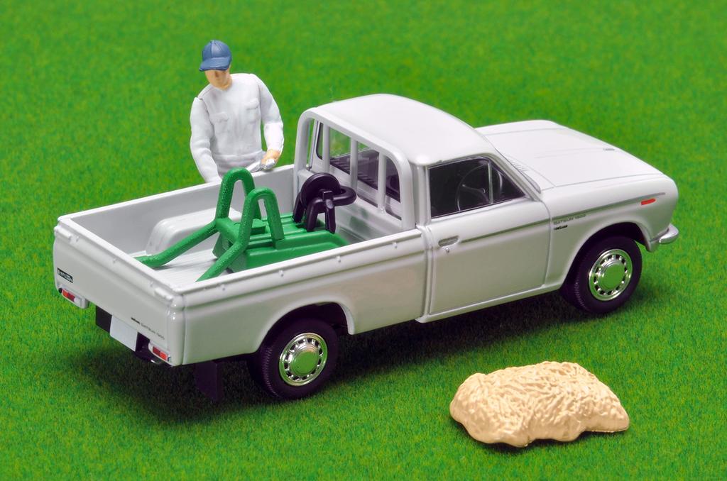 Tomica Limited Vintage Datsun Truck 1300 Deluxe White with Figure Completed Product 314950 1/64 LV-195c