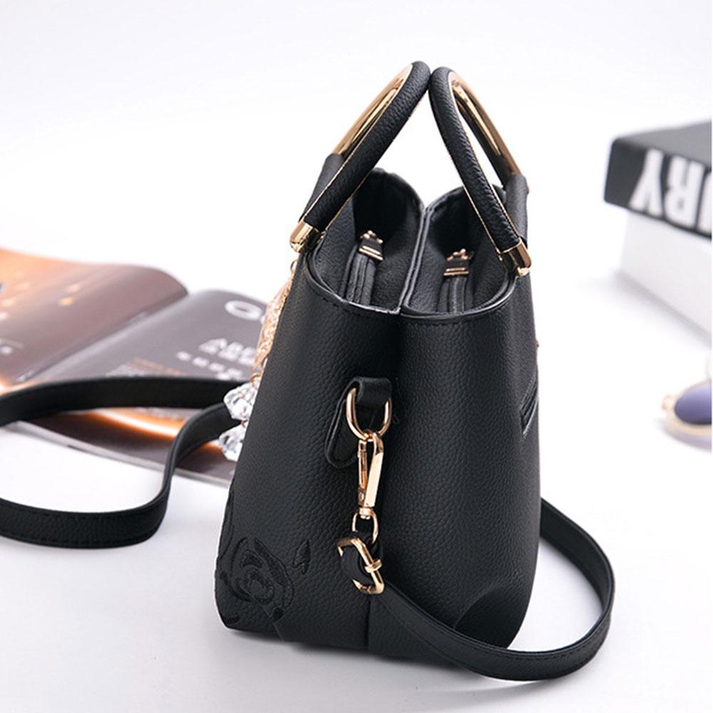 Женская сумочка с вышивкой через плечо