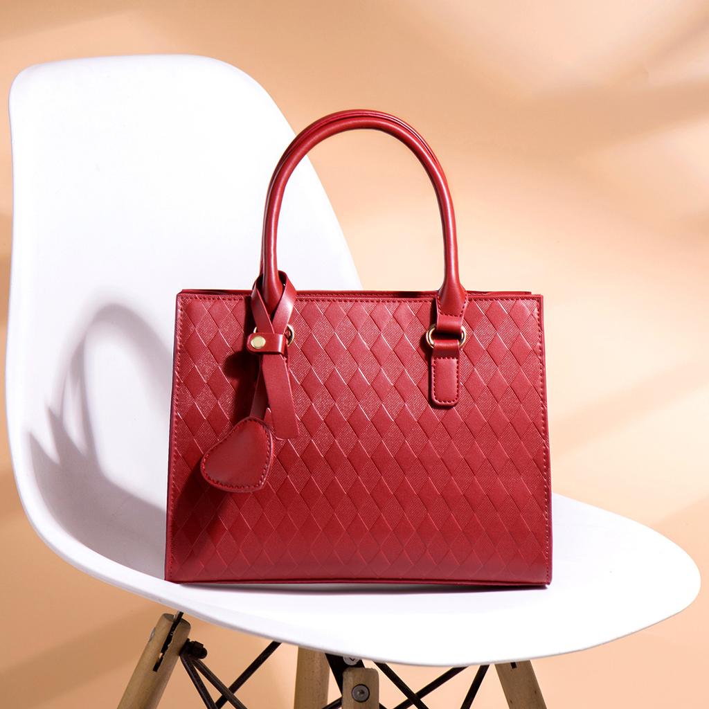 Red women's bag 2024 new model niche bridal wedding bag large capacity handbag niche quilted shoulder crossbody bag
