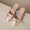 Летние новые шлепанцы с цветочным пайеточным декором, женские, на квадратном каблуке, плоские, с вышивкой стразами, два варианта носки
