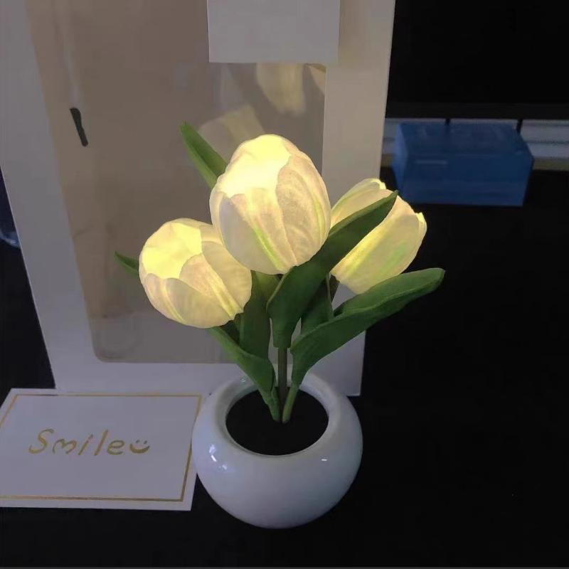 Tulip Table Lamp LED Bedside Lamp Simulation Flower Bouquet Bedroom Bedside Romantic Atmosphere Birthday Gifts Home Decor Lights