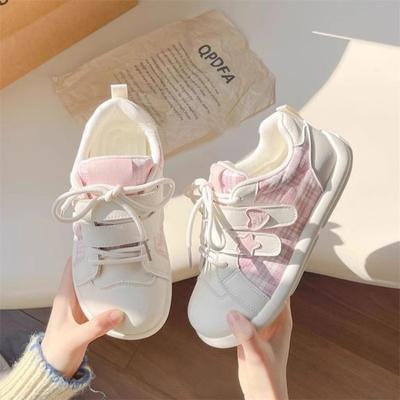 Носите повседневную обувь конфетных цветов на плоской подошве, осенние новые женские туфли на липучках, модные дофаминовые кеды