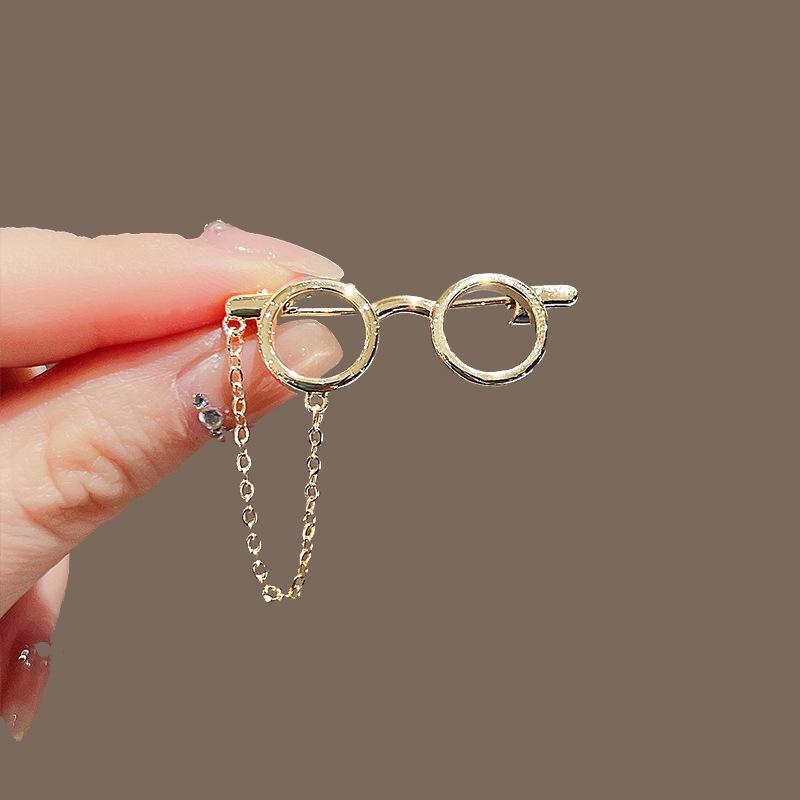 Summer Anti-Exposure Brooch: Fashionable and Luxurious Collar Pin for Women.