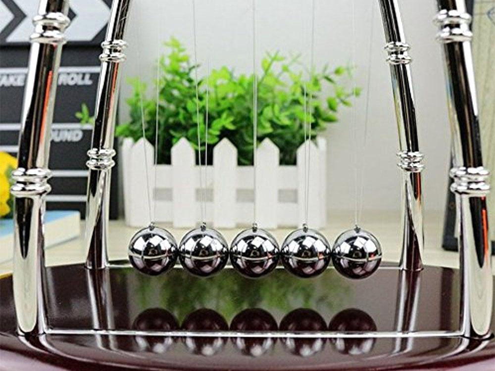 Newton' ball pendulum for desk perpetual motion