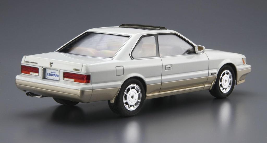 Aoshima Bunka Kyozai The Model Car Series Nissan UF31 Leopard Ultima V30 Twin Cam Turbo Пластиковая модель 1/24 № 111 '90 (Автомобиль)