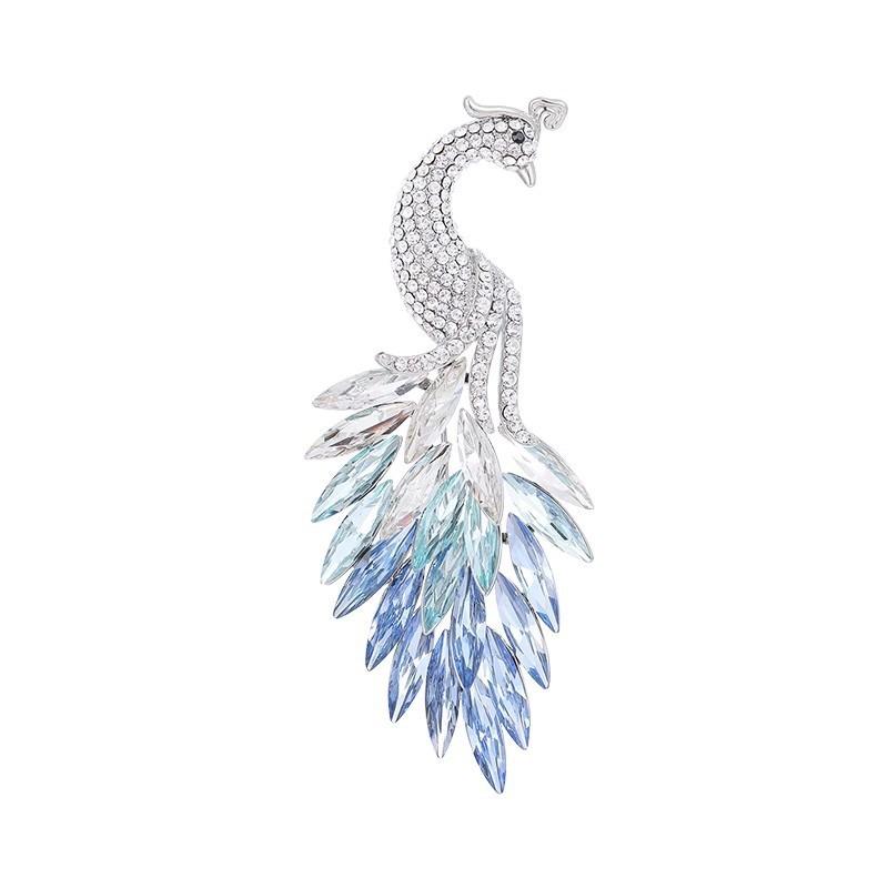 The Gradient Crystal Peacock Brooch Is A Fashionable, Elegant and Exquisite Brooch with A Niche Design Sense