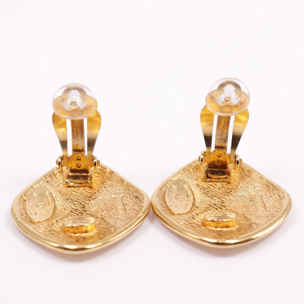 CHANEL Rhombus Earring Matelasse vintage Plated Gold 15.2g Women Used