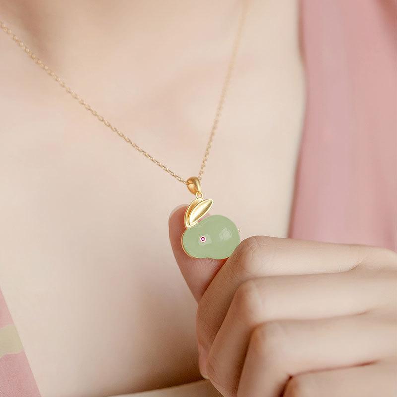 Древний золотой хотанский нефритовый кролик кулон женское нефритовое ожерелье кролика высокого уровня небольшой толпы дизайн модный