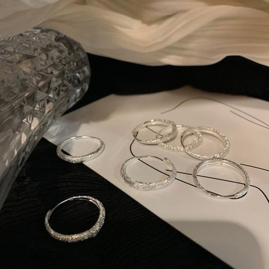 1 пара женских сережек Huggie с мерцающей поверхностью, легкие, геометрические, маленькие серьги для