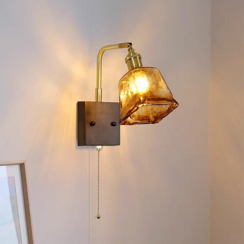 Retro Wabi-Sabi Brass and Wood Wall Lamp for High-End Homestay or Living Room Décor