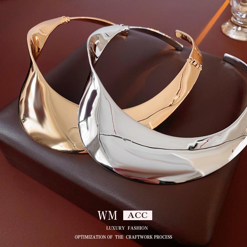 Нестандартное широкое металлическое ожерелье-воротник: Простая, универсальная, холодного стиля, европейская и американская ключичная цепочка, легкая роскошь.