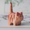 Деревянная резная фигурка кошки, ручная резьба по дереву, художественная статуэтка котенка, маленькая скульптура животного, украшение для домашнего офиса, рабочего стола, орнамент