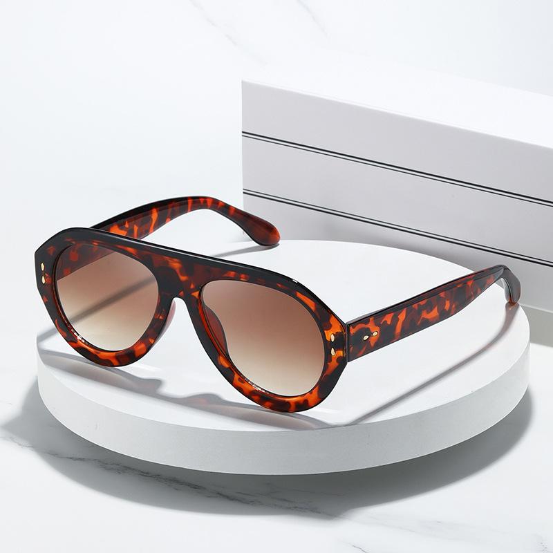 Retro cat eye sunglasses women's high-end street photography shows a small face, new trendy UV-proof sunglasses
