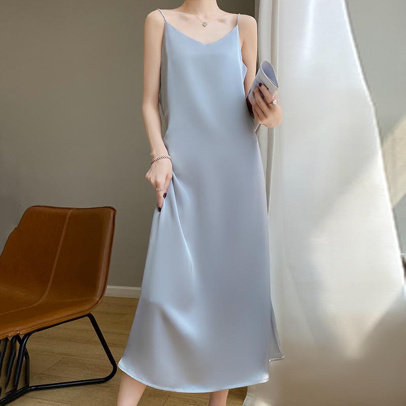 Женское платье-комбинация большого размера с V-образным вырезом из шелковой смеси - Коллекция Весна 2024