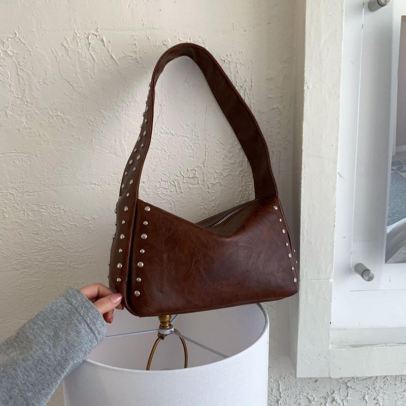 Винтажная однотонная сумка-подмышка с заклепками для женщин, легкая портативная сумка через плечо из ПУ кожи для путешествий, пляжа и повседневных выходов KTY