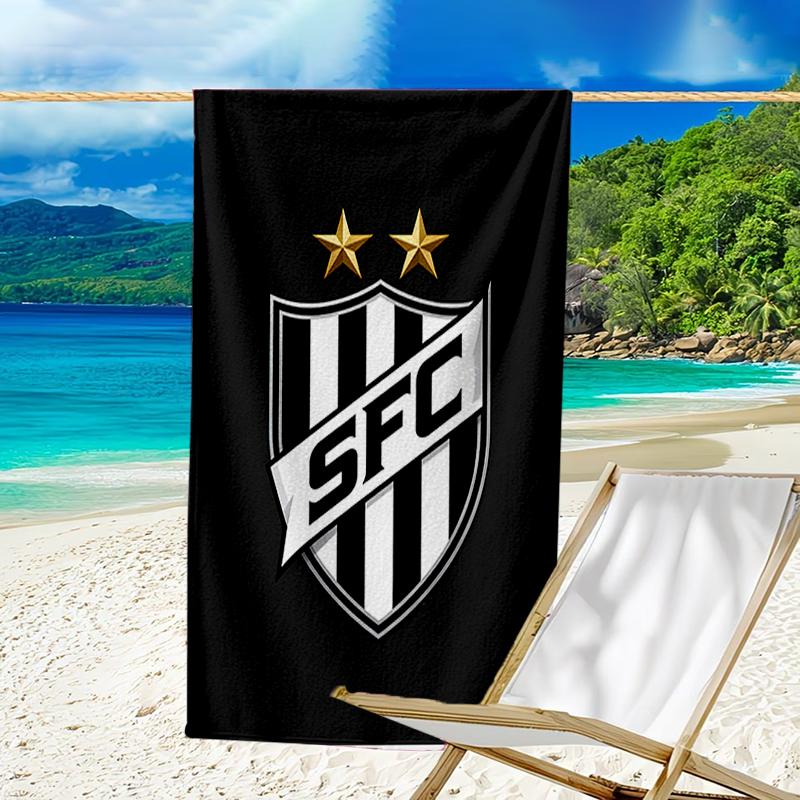 Пляжное полотенце с узором логотипа Santos SFC - мягкое, впитывающее, можно стирать в машине. Легкое и современное, для плавания, незаменимое в путешествии