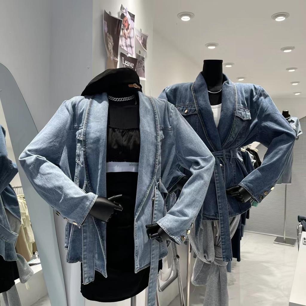 Осенняя новая корейская версия двубортной джинсовой куртки с тонким поясом на талии и краем листа лотоса с v-образным вырезом