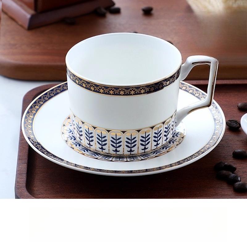 Кофейная чашка и блюдце класса люкс с ложкой, фарфоровая чайная чашка из костяного фарфора с золотой отделкой, 250 мл фарфоровая кофейная кружка с ручкой