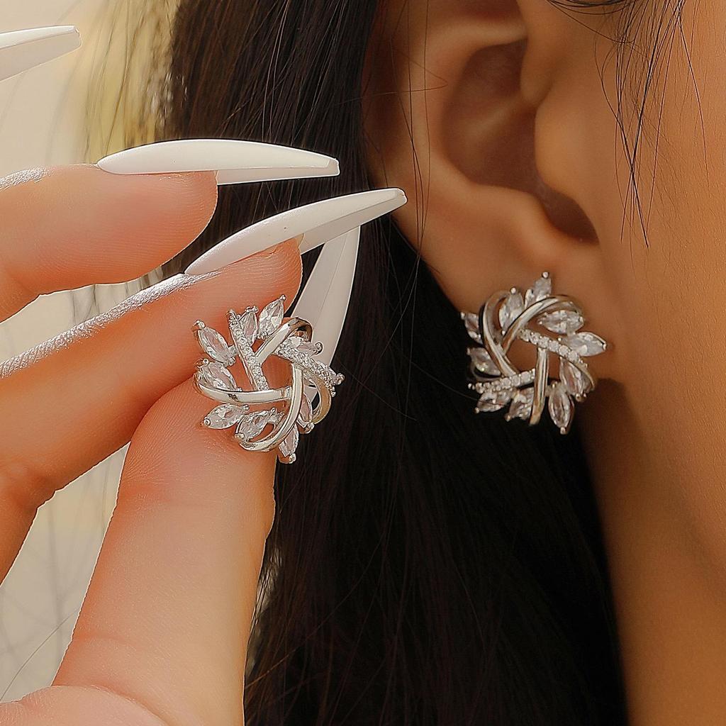 Элегантный комплект украшений «Снежинка»: Ожерелье и серьги из цельного бриллиантового сплава, идеально подойдут для китайского Дня святого Валентина.