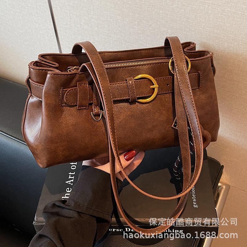 Ретро сумка женская большой вместимости 2025 новая осень и зима досуг нишевый дизайн одно плечо сумка-подмышка сумка-подушка для поездок