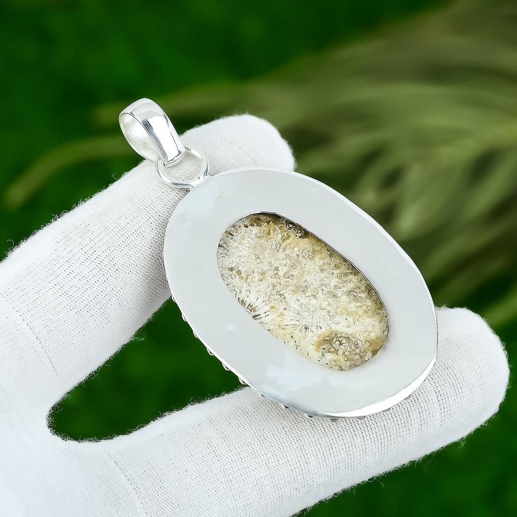 Подвеска из стерлингового серебра с корневой чакрой, окаменелым кораллом и этнической оправой