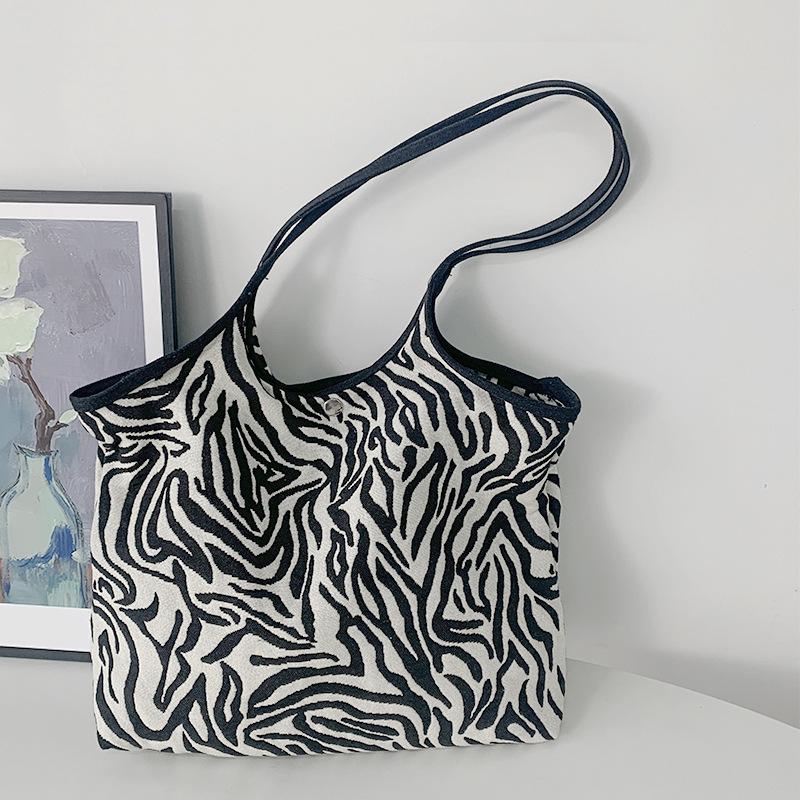 Сумка-тоут с принтом зебры большой вместимости