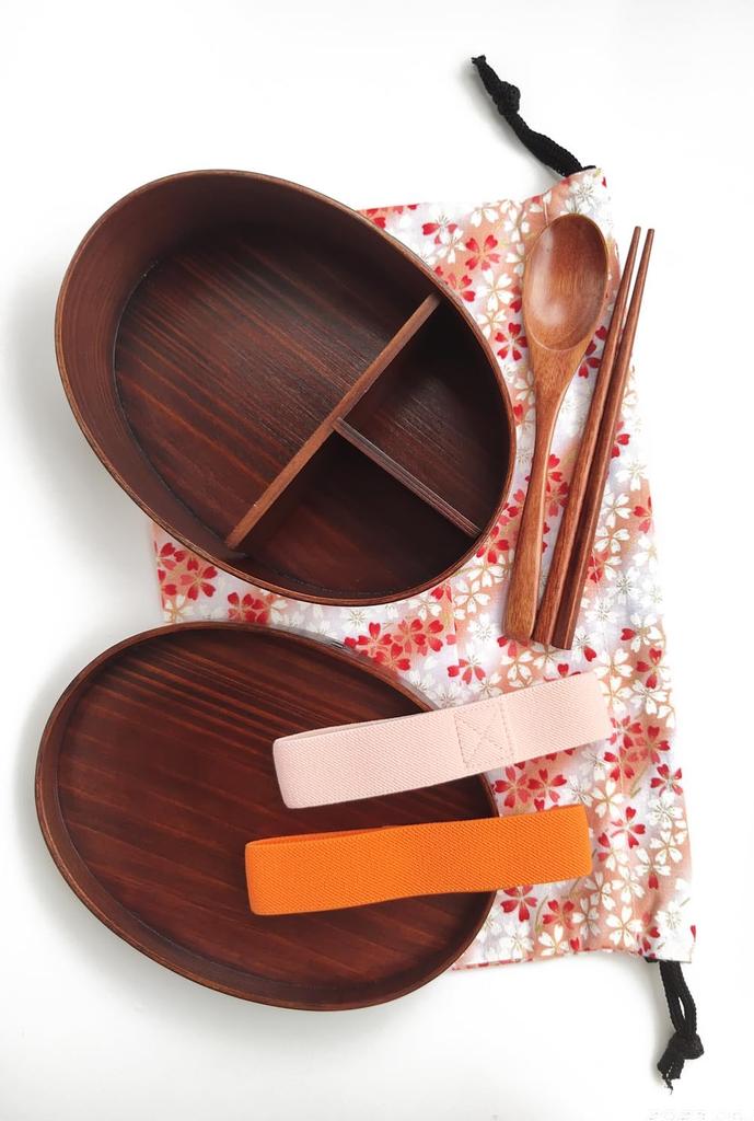 KXLCGYK Lightweight Bento Box, 700ml Capacity, Oval, Single Tier, with Cherry Blossom Drawstring Bag, Wooden Spoon and Chopsticks, Natural Lacquer