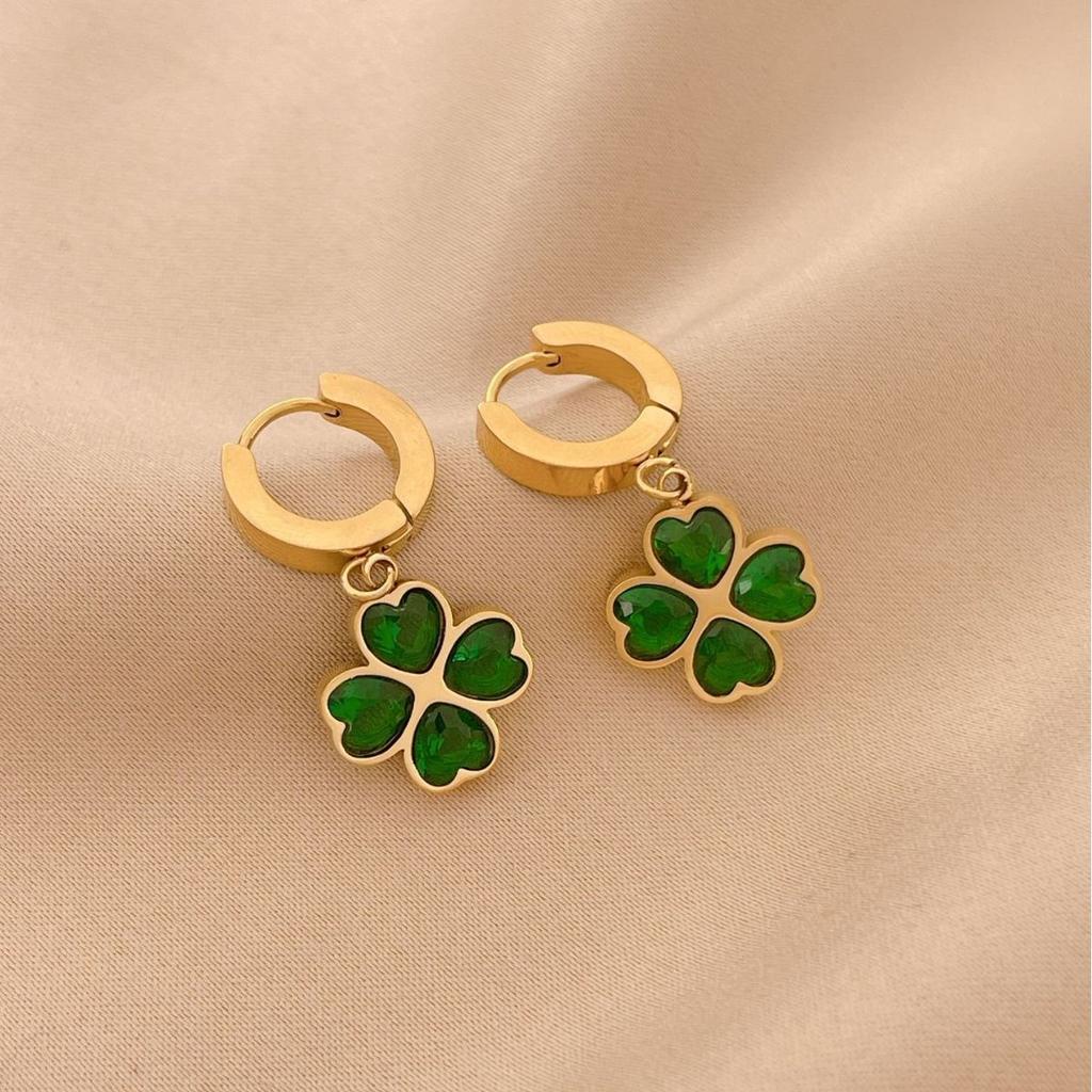 New Retro Simple Emerald Love Flower Earrings Buckle Temperament Four-Leaf Clover Fashion Titanium Steel Female Earrings